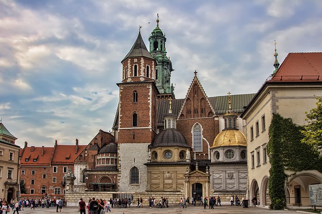 město